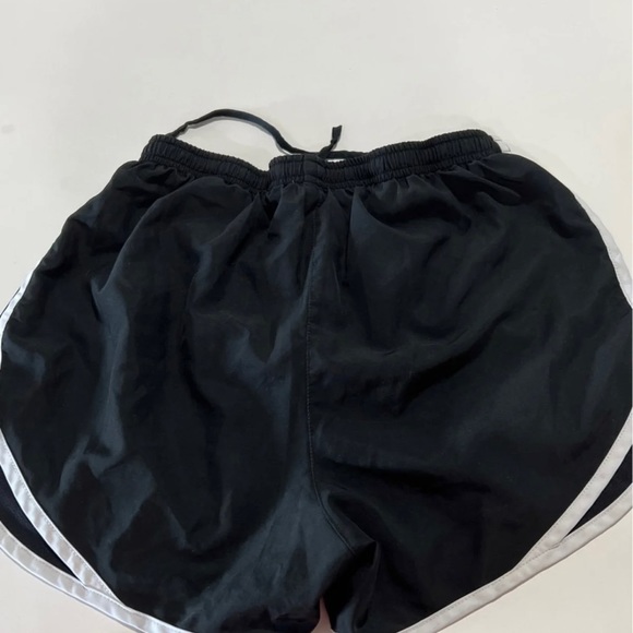 Nike Ladies shorts size small - Picture 2 of 4